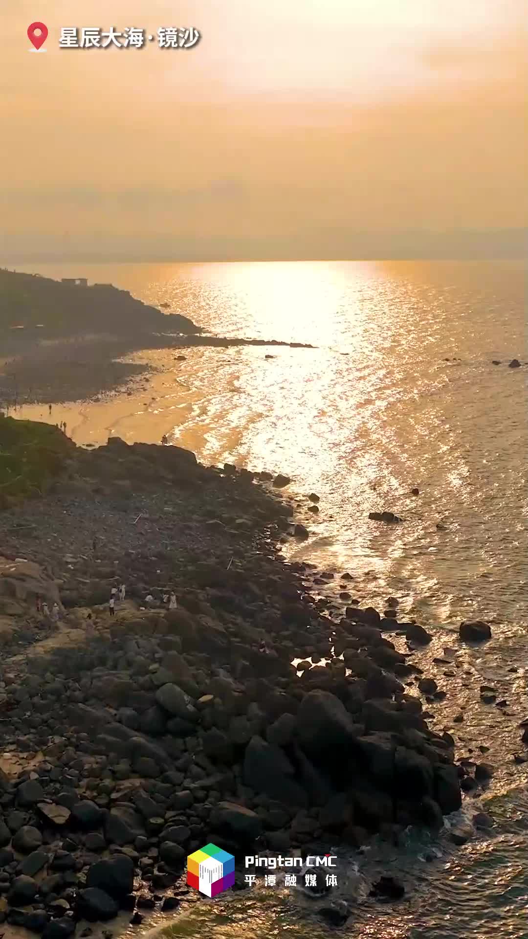 在落日余晖的海面上，总是爱意弥漫